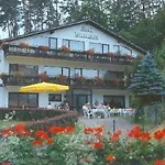 فندق Restaurant Haus Waldesruh 2*
