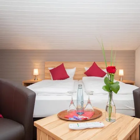 فندق Restaurant Haus Waldesruh 2*